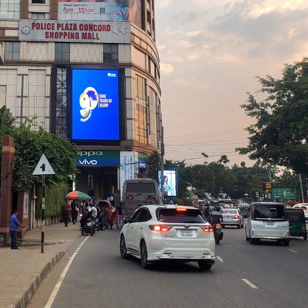 Police Plaza Gulshan 1 facing LED Advertising Billboard​
